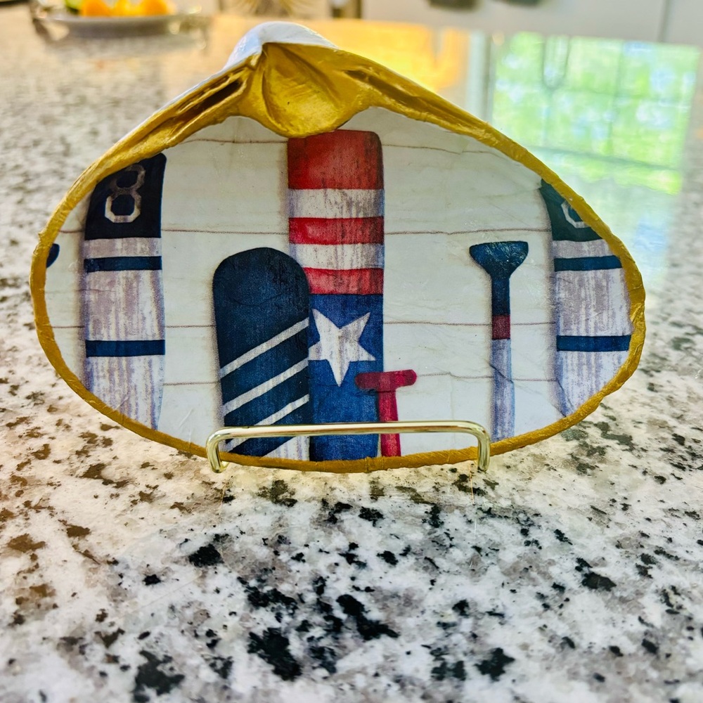 Découpage Coastal Oar Clam Shell